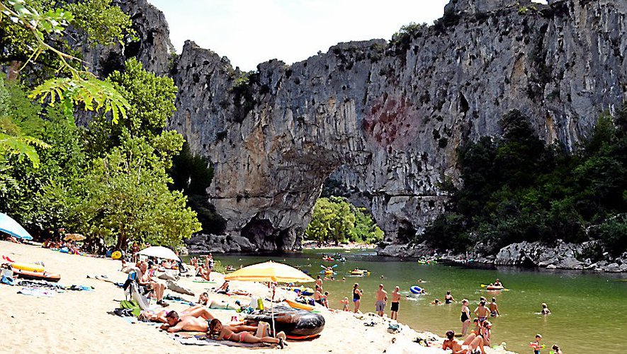 Vallon Pont d&rsquo;Arc : LE lieu incontournable en Ardèche